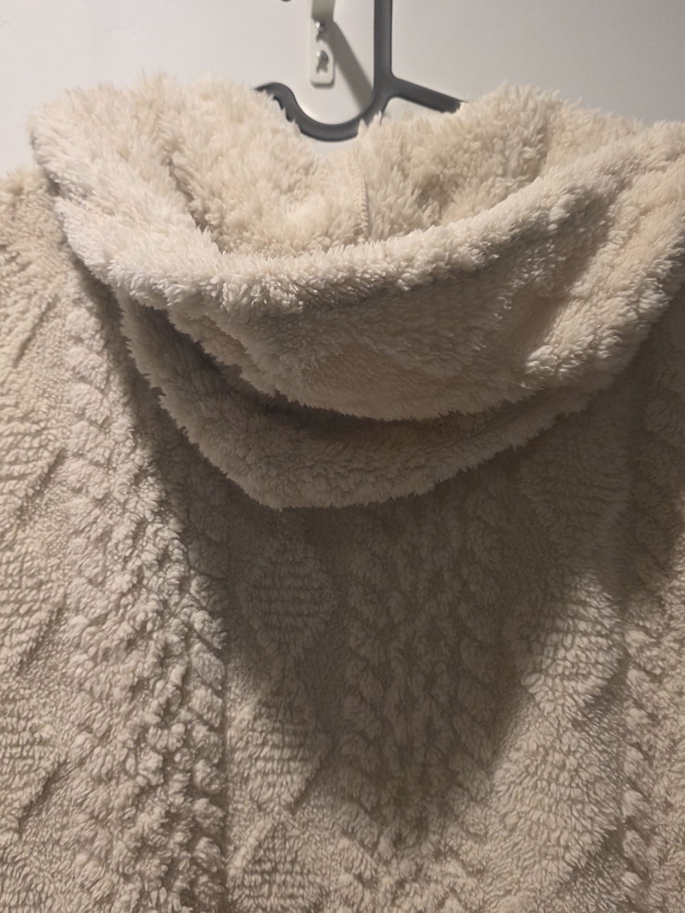 Teddy Sherpa Hooded Vest Cream Cable Knit Texture Size M NWOT - Picture 13 of 14